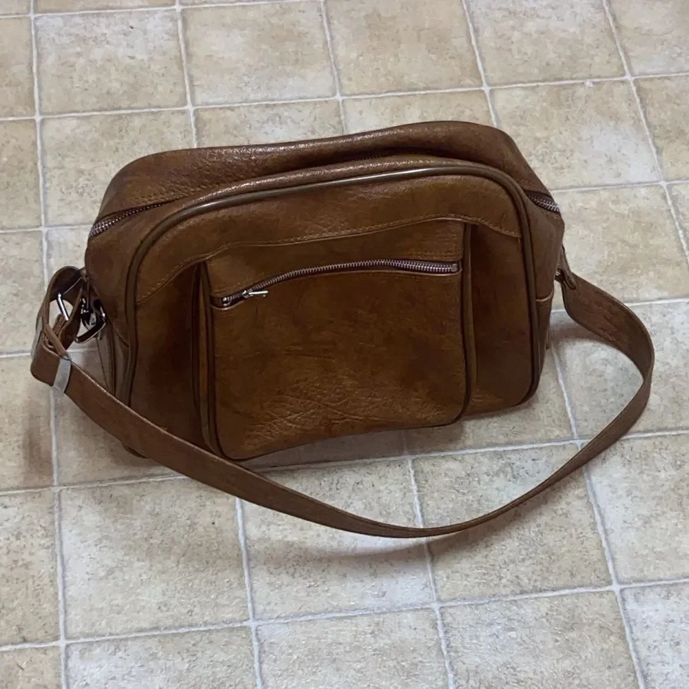 VTG,American Tourister Made In Taiwan Premium Brown Vinyl Duffel Bag